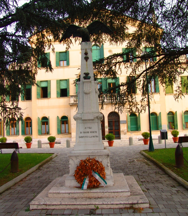 Di Favaro war memorial